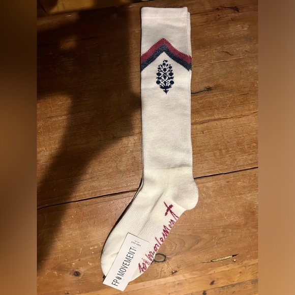 🎁 NWT FP Movement by Free People Reflective Stripe Ski Tube Socks - Picture 3 of 3